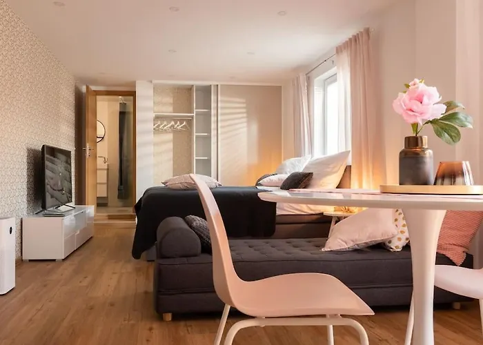 With Free Parking, Washer & Dryer Apartment *