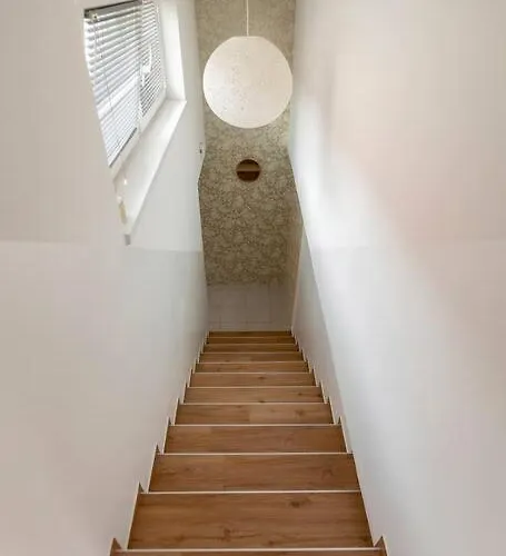 Apartment With Free Parking, Washer & Dryer