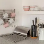 Apartment With Free Parking, Washer & Dryer *