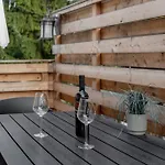 Apartment With Free Parking, Washer & Dryer *