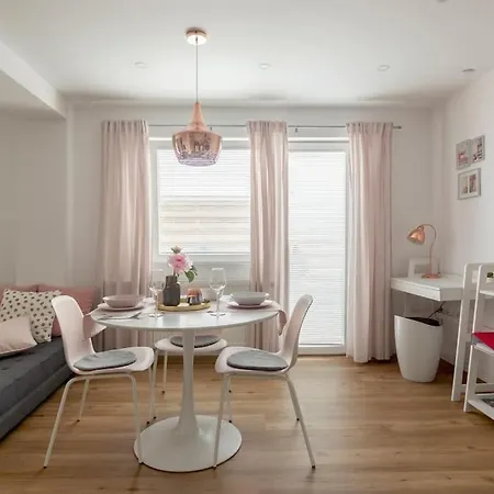 With Free Parking, Washer & Dryer Apartment *
