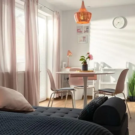 With Free Parking, Washer & Dryer Apartmán