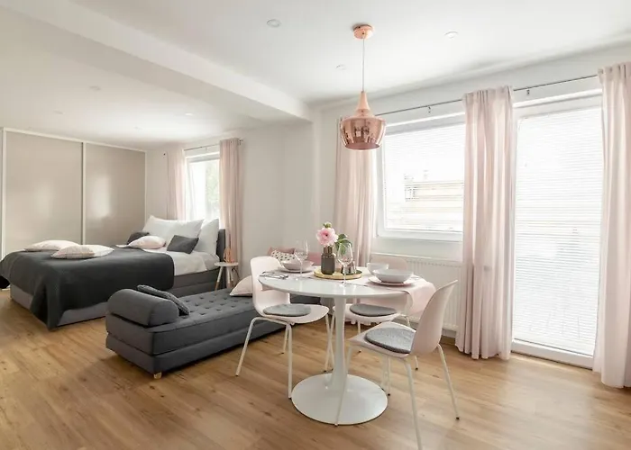 With Free Parking, Washer & Dryer Apartmán