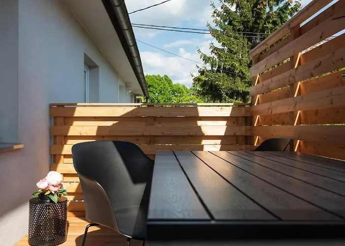 Apartmán With Free Parking, Washer & Dryer